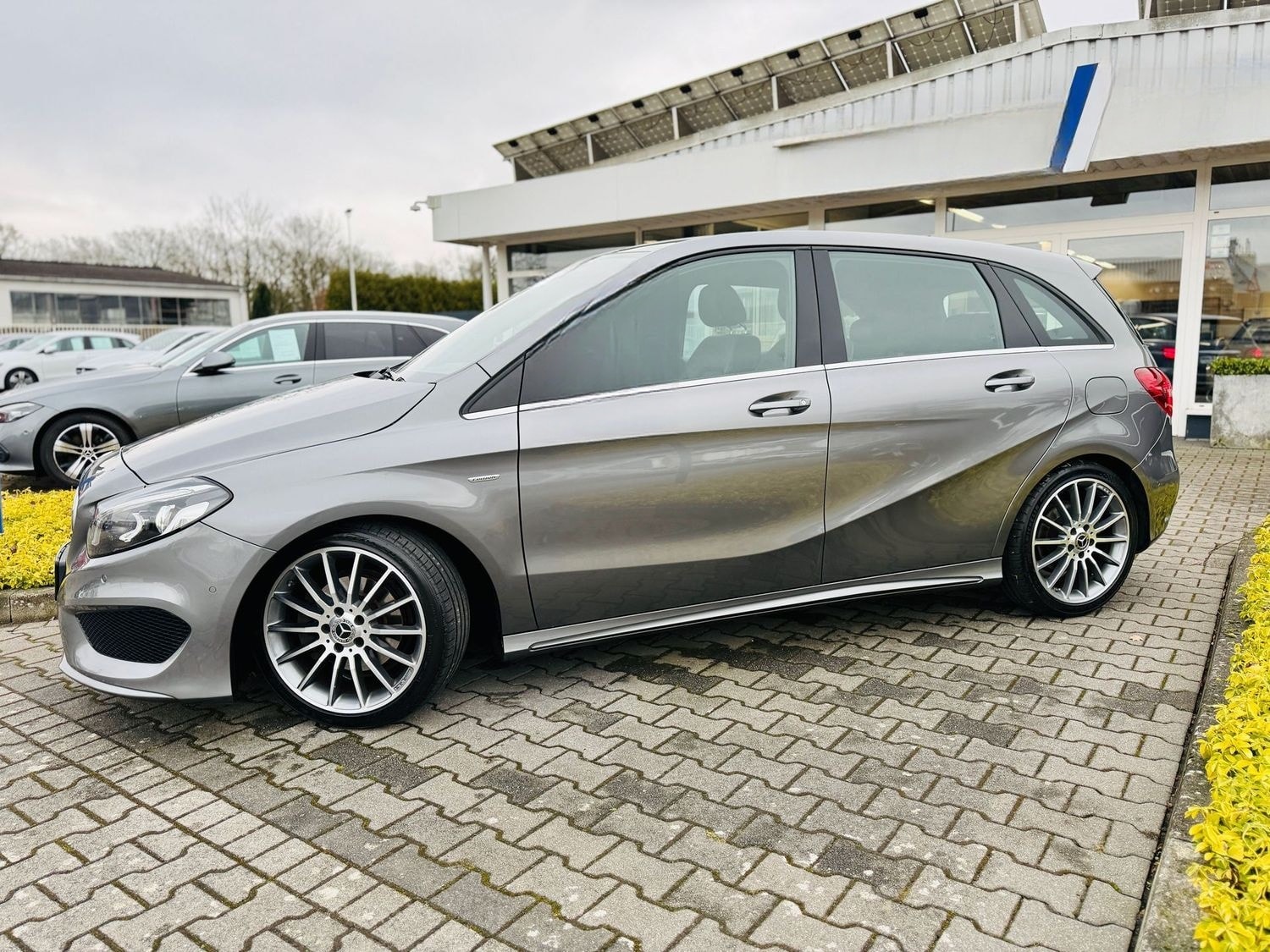 Mercedes-Benz B 200 AMG Styling, NIGHTFALL, Autom., AHK, LED,  foto 2