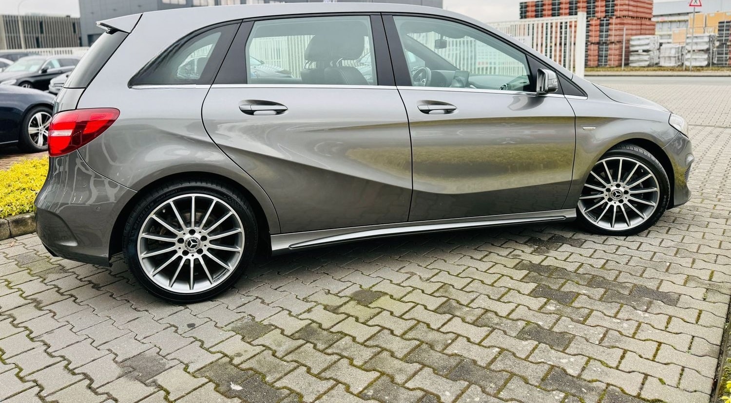 Mercedes-Benz B 200 AMG Styling, NIGHTFALL, Autom., AHK, LED,  foto 6