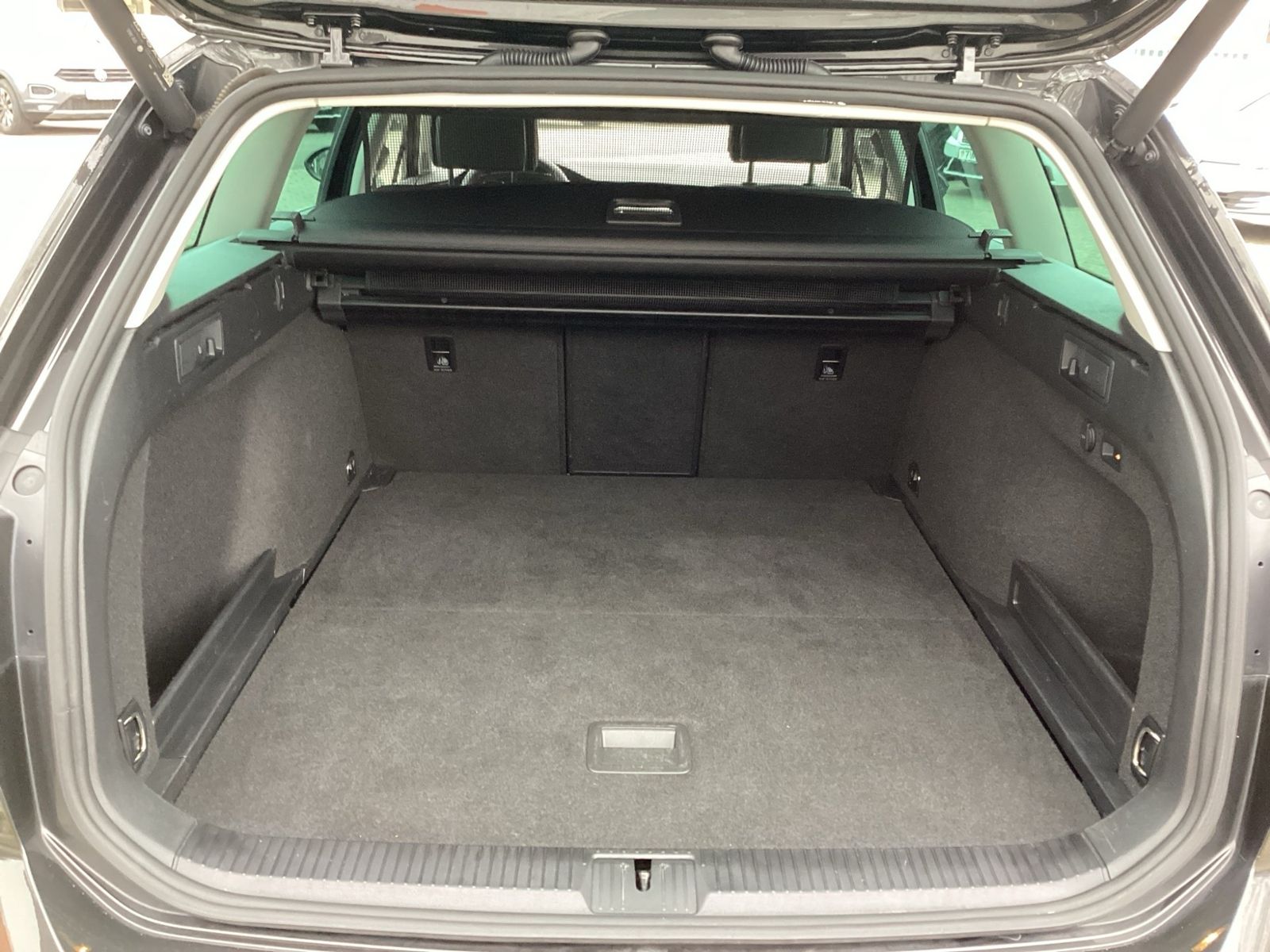 Volkswagen Passat Variant 2.0 TDI DSG BUSINESS +AHK +360° + foto 21