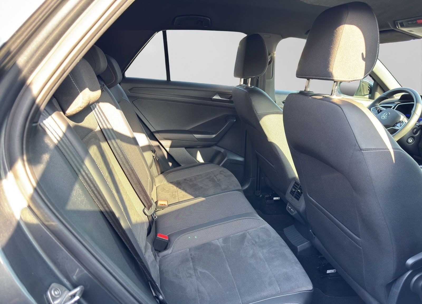 Volkswagen T-Roc 1.0 TSI R-LINE GARANTIE-2028 KAMERA ERGO L foto 6