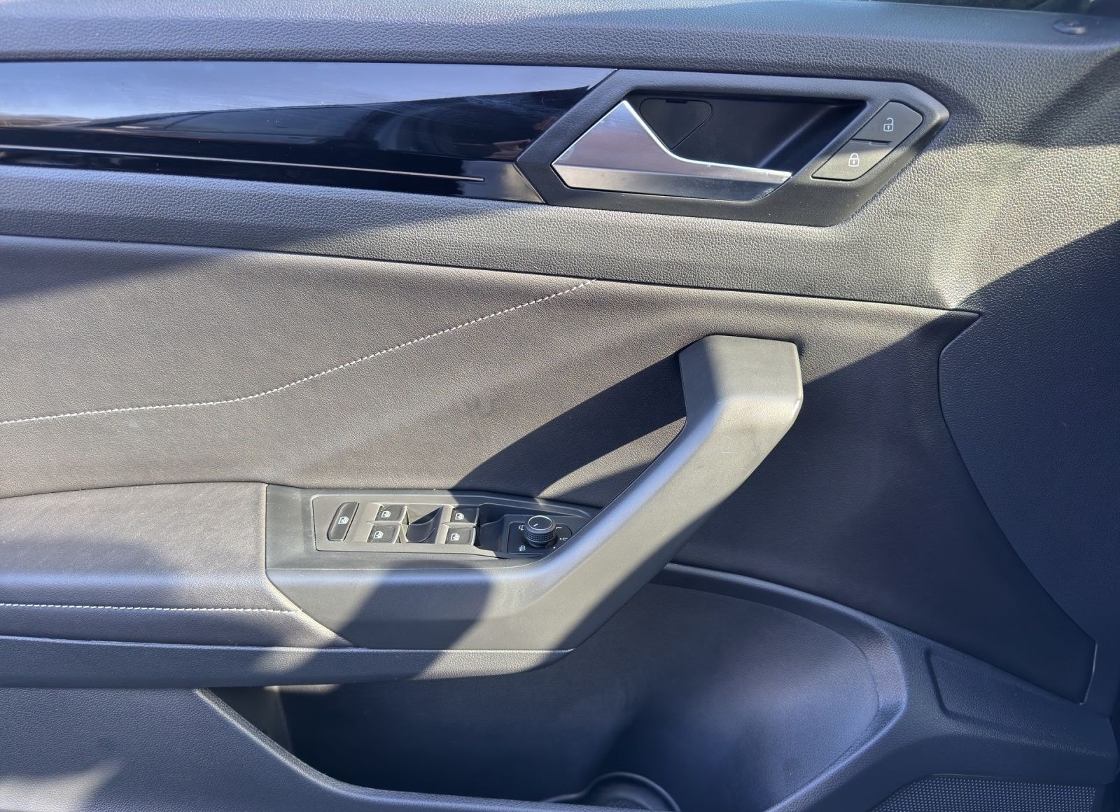 Volkswagen T-Roc 1.0 TSI R-LINE GARANTIE-2028 KAMERA ERGO L foto 8