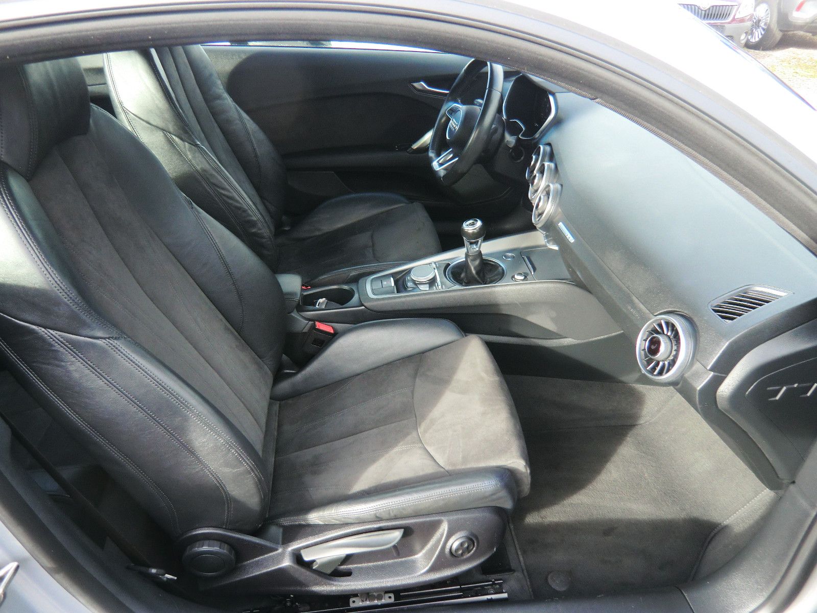 Audi TT Coupe 1.8 TFSI foto 12