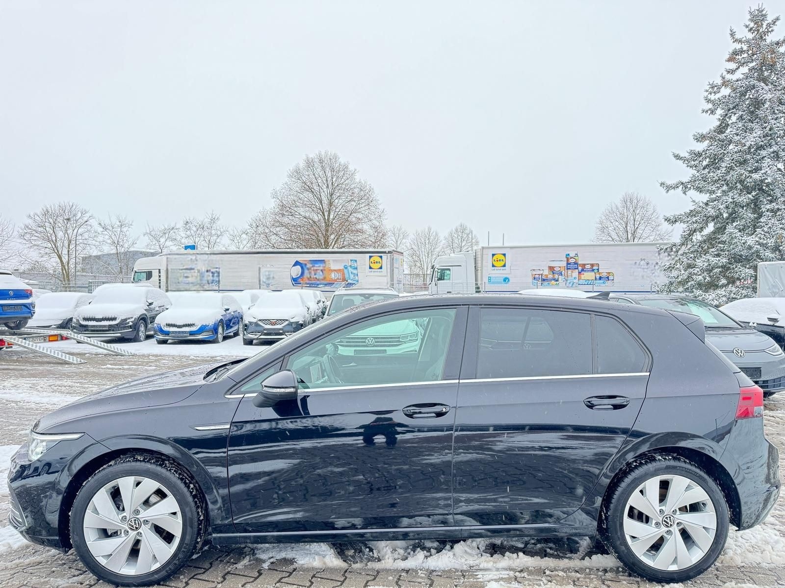 Volkswagen Golf Lim 2.0TDI DSG Style Matrix Navi PDC foto 2