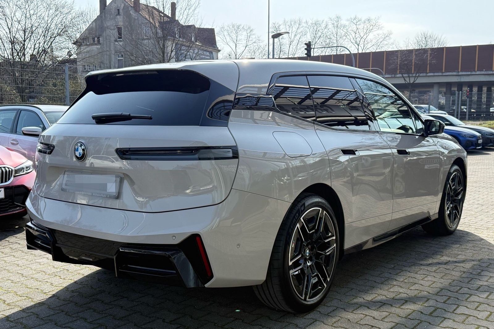 BMW iX M70 xDrive //SkyLounge B&W AHK AC-LadenProf foto 2