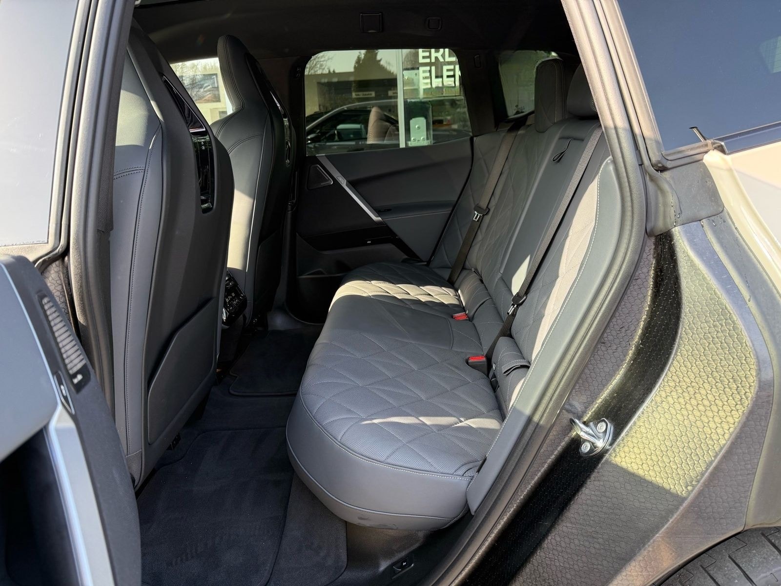 BMW iX M70 xDrive //SkyLounge B&W AHK AC-LadenProf foto 6