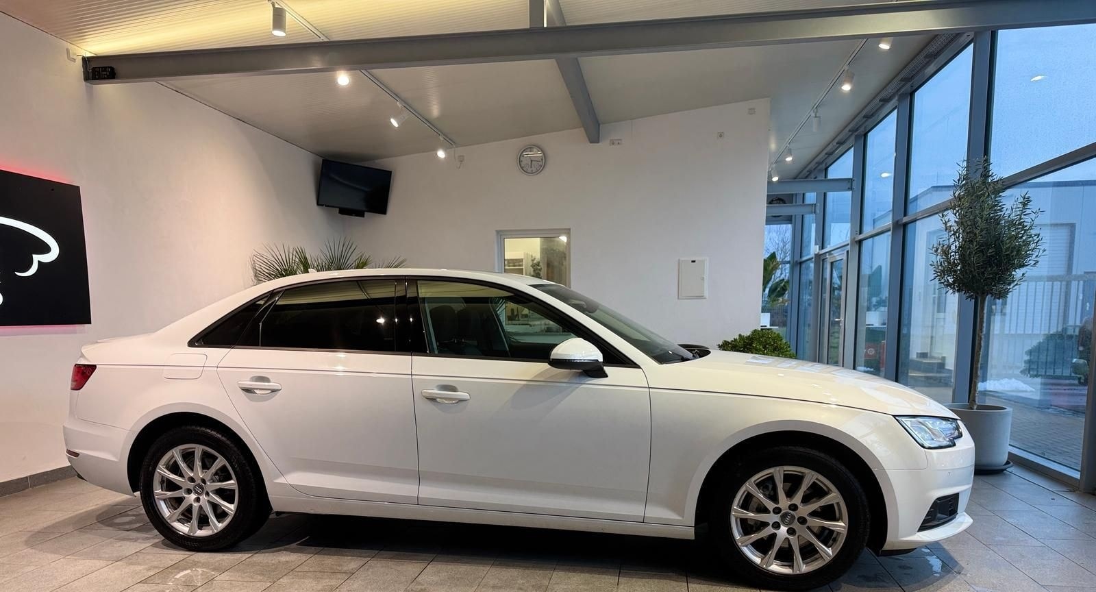 Audi A4 Limo 2.0 TDI Quattro S-tronic ACC foto 5