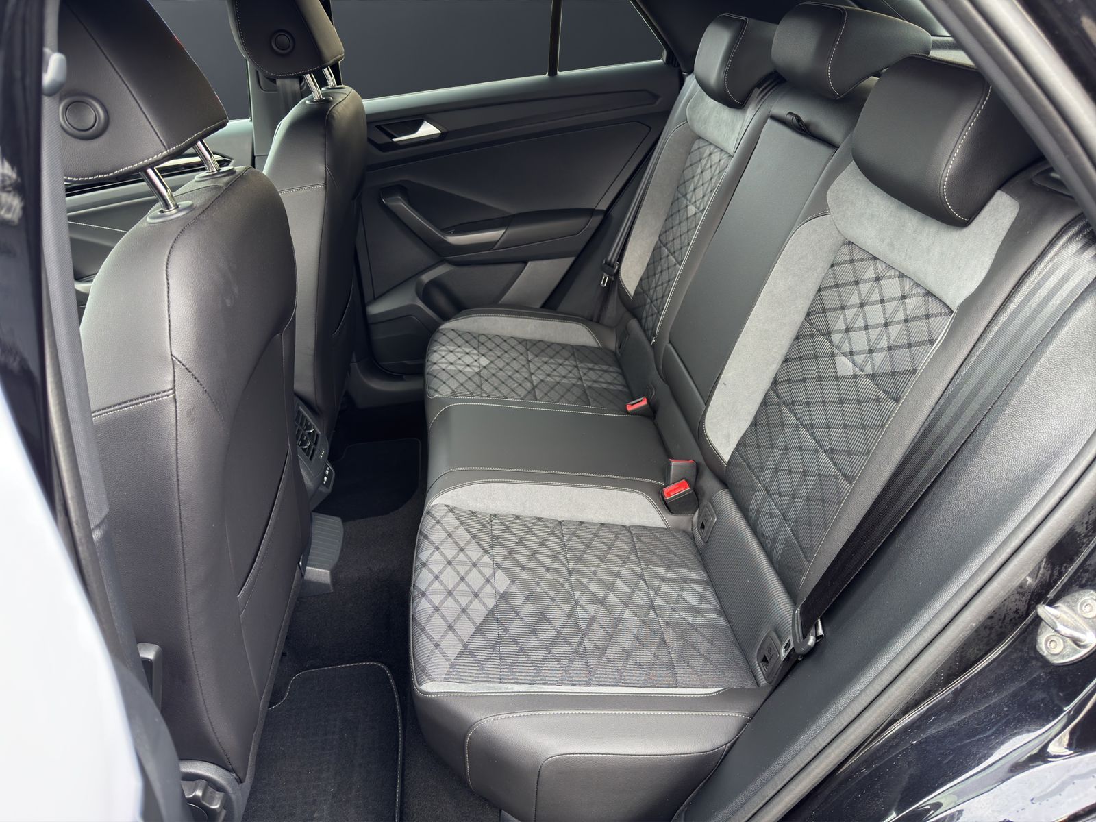 Volkswagen T-Roc 1.0 TSI R-Line SHZ*NAVI*KAMERA*KEYLESS foto 11