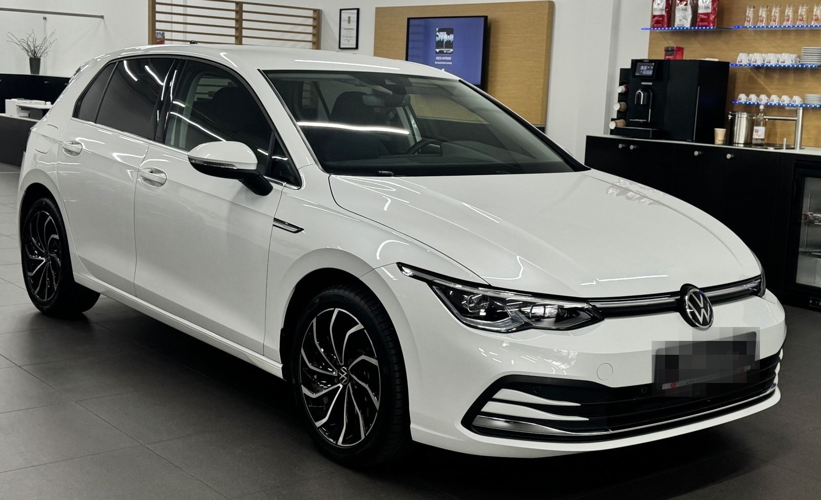 Volkswagen Golf VIII Lim. Style IQ LIGHT/CARPLAY/U-FREI/TOP foto 3