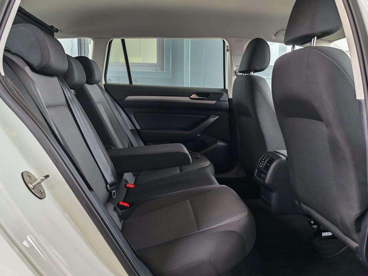 Volkswagen Passat 2.0 TDI DSG,STANDH,AHK,LED,KAMERA,ACC,DAB foto 8