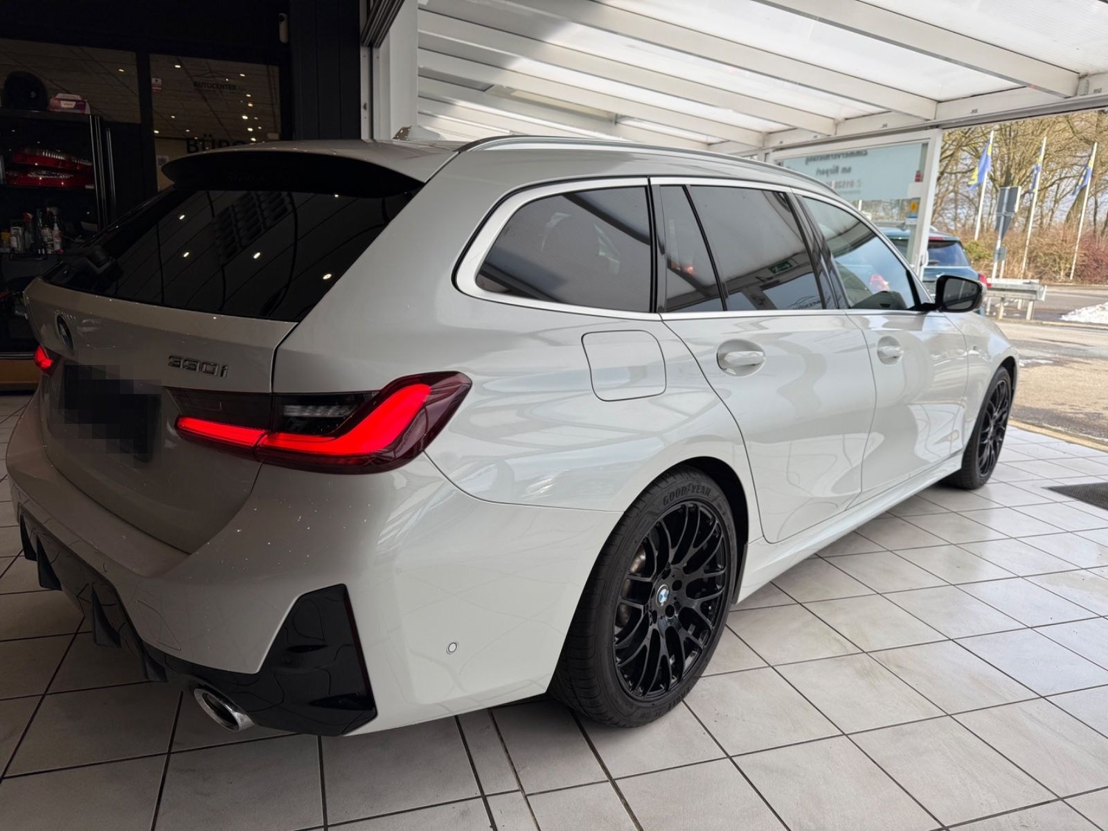 BMW 330 i xDrive M Sport Pano AHK Garantie foto 7