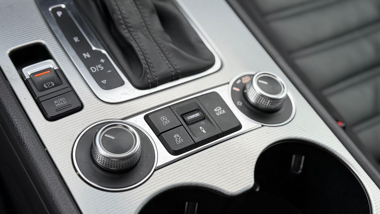 Volkswagen Touareg 3.0 V6 R Line LTDI SCR Exclusive BMT foto 6