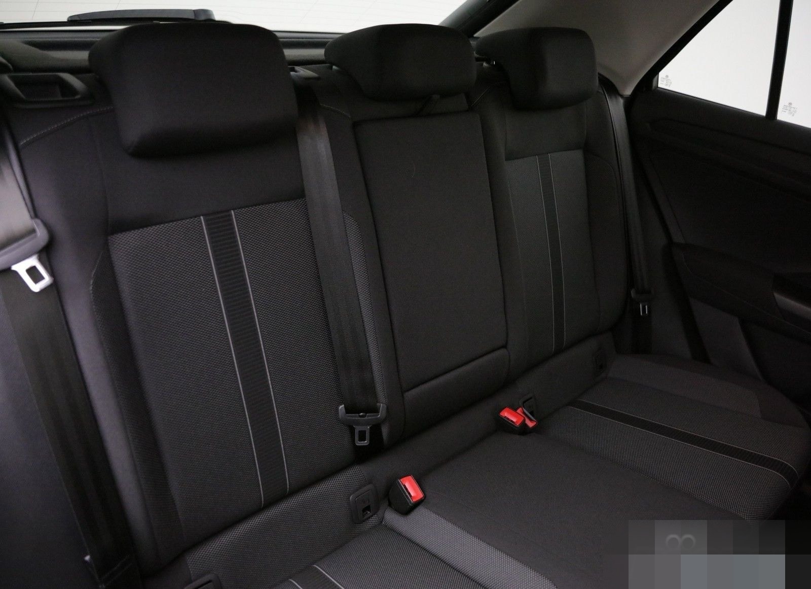 Volkswagen T-ROC LIFE 2.0 TDI DSG (+EURO6+ACC-RADAR) Navi foto 8