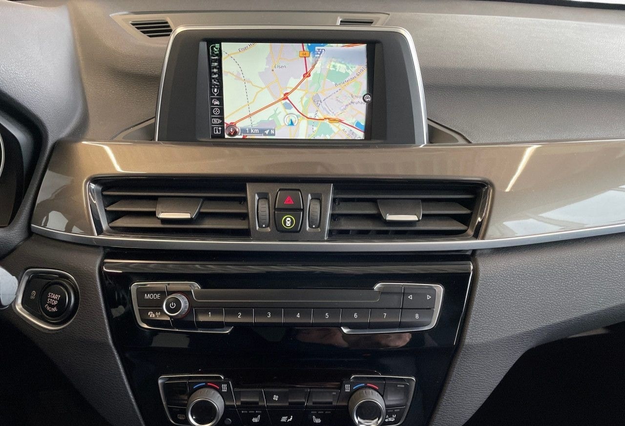 BMW X1 xDrive20i xLine 19"LM,Pano,AHK,Navi,erw.LED foto 13