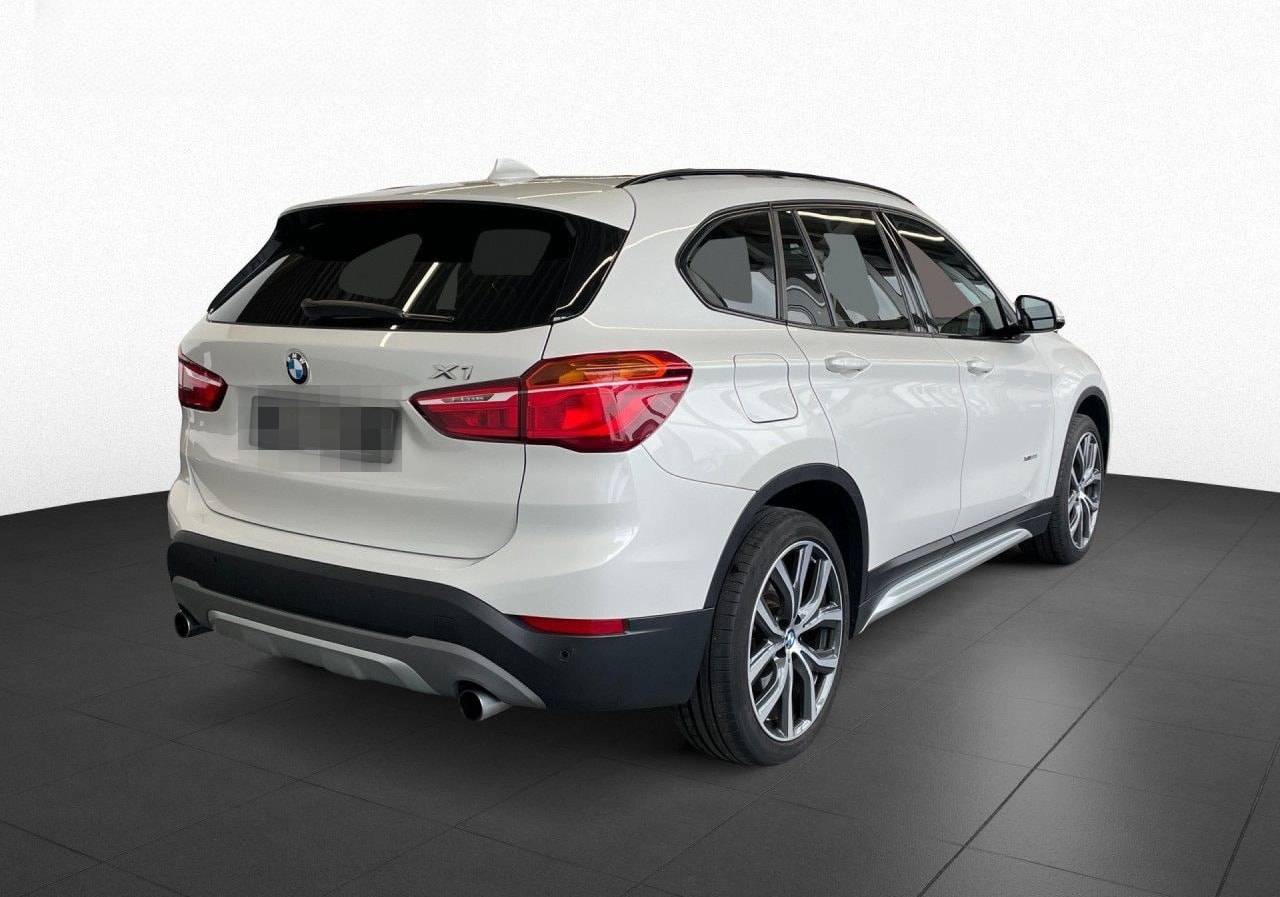 BMW X1 xDrive20i xLine 19"LM,Pano,AHK,Navi,erw.LED foto 5