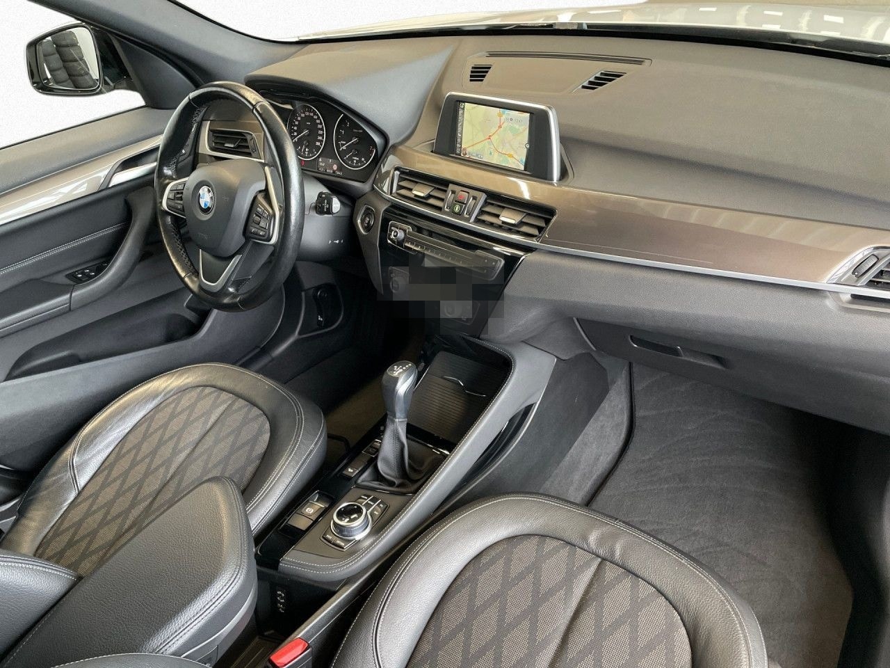 BMW X1 xDrive20i xLine 19"LM,Pano,AHK,Navi,erw.LED foto 9