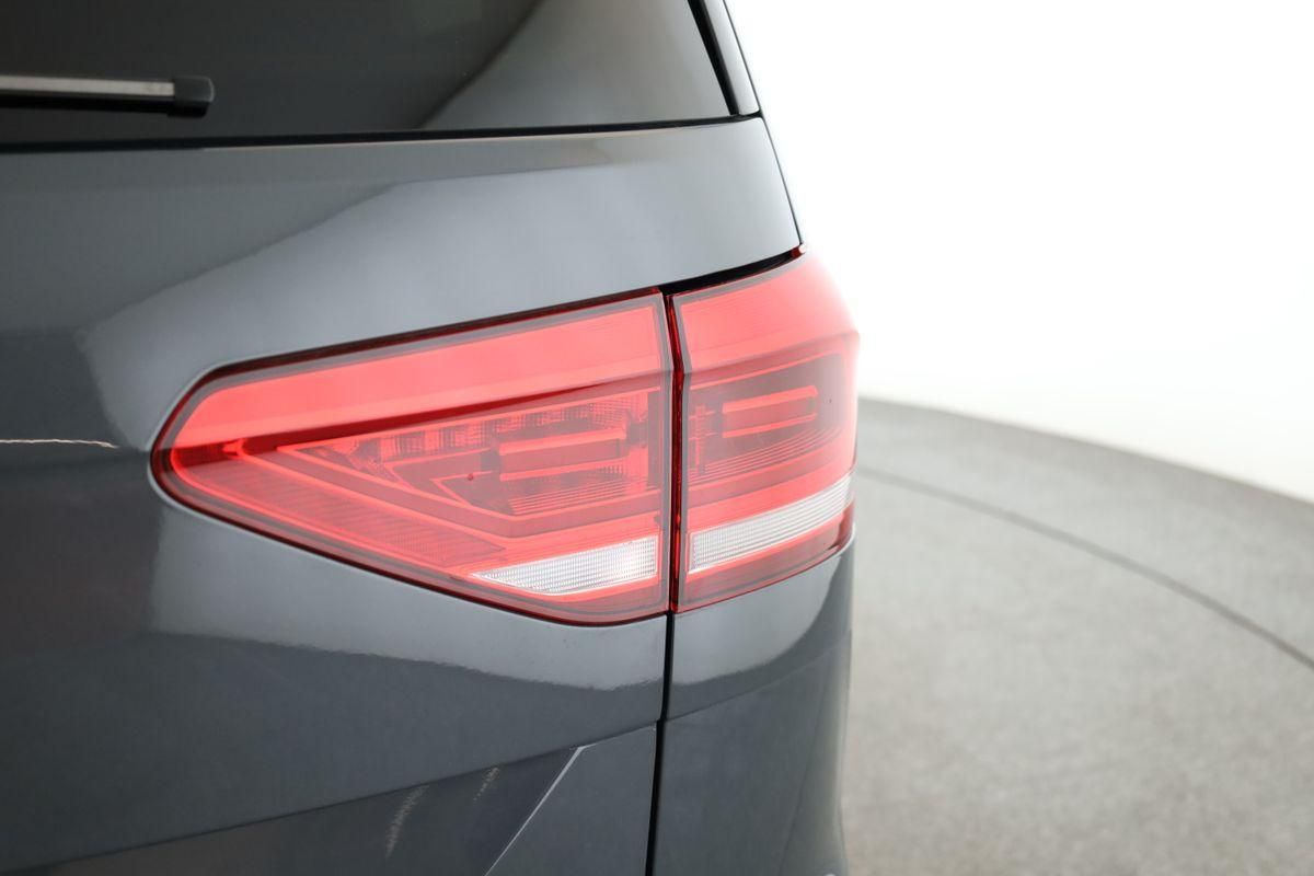 Volkswagen Touran 2.0 TDI DSG Highline R-Line 7 Pan Nav AHK foto 13