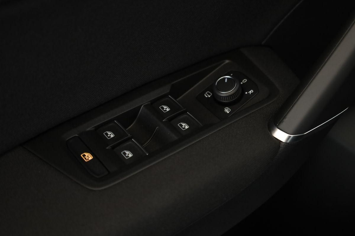 Volkswagen Touran 2.0 TDI DSG Highline R-Line 7 Pan Nav AHK foto 18