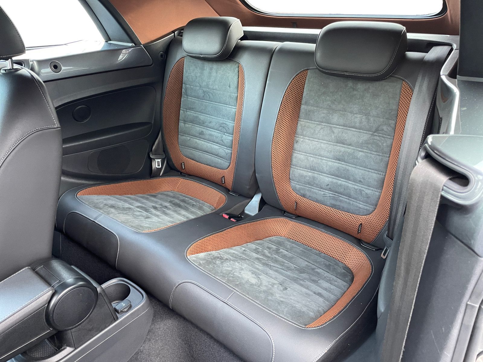 Volkswagen Beetle Cabriolet 1.4 TSI Karmann BMT DSG BiXenon foto 11