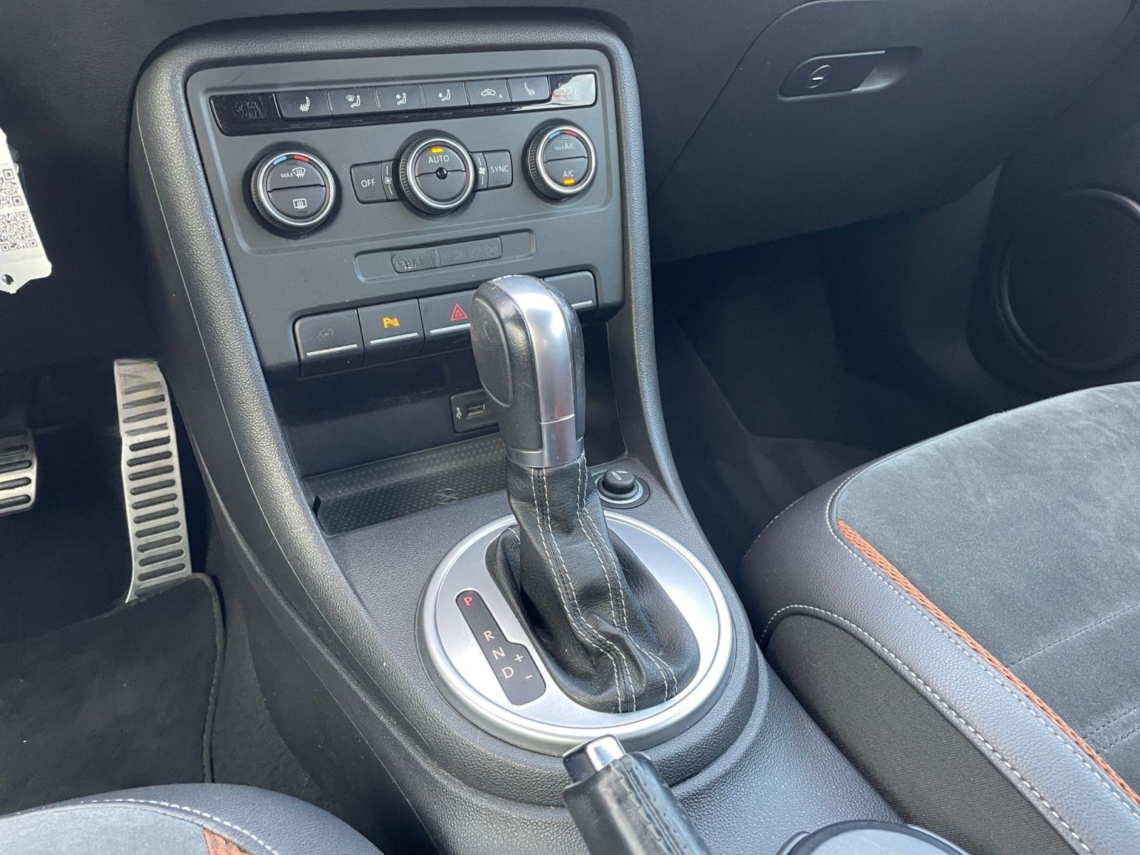 Volkswagen Beetle Cabriolet 1.4 TSI Karmann BMT DSG BiXenon foto 8