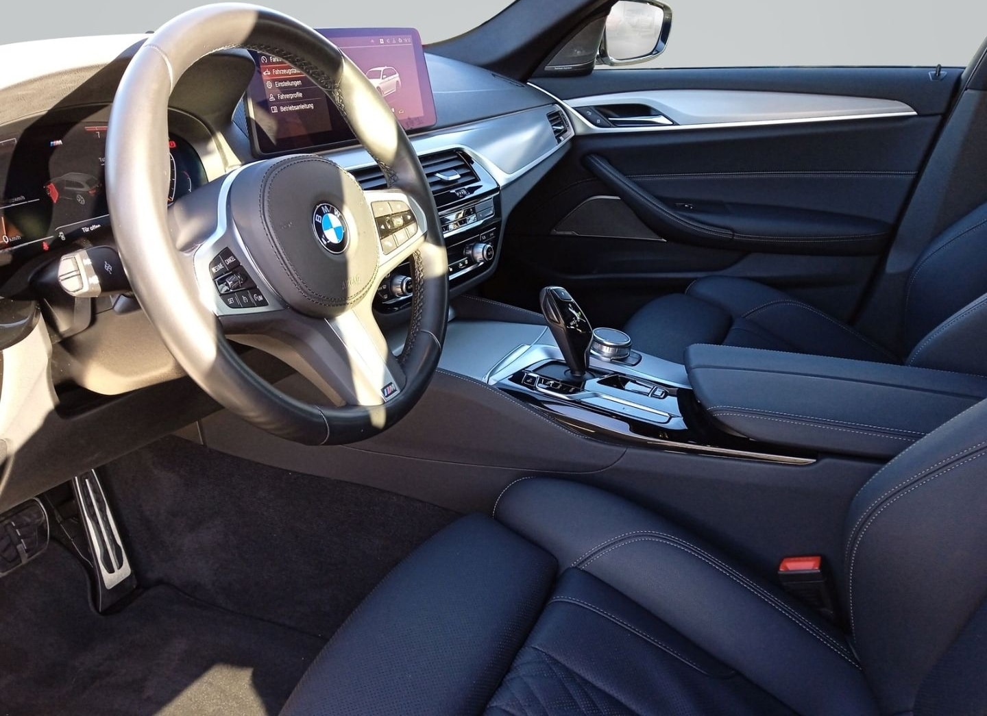 BMW 520 i Touring M Sport Aut. NAVI+DAB+HARMAN+SHZG+ foto 13