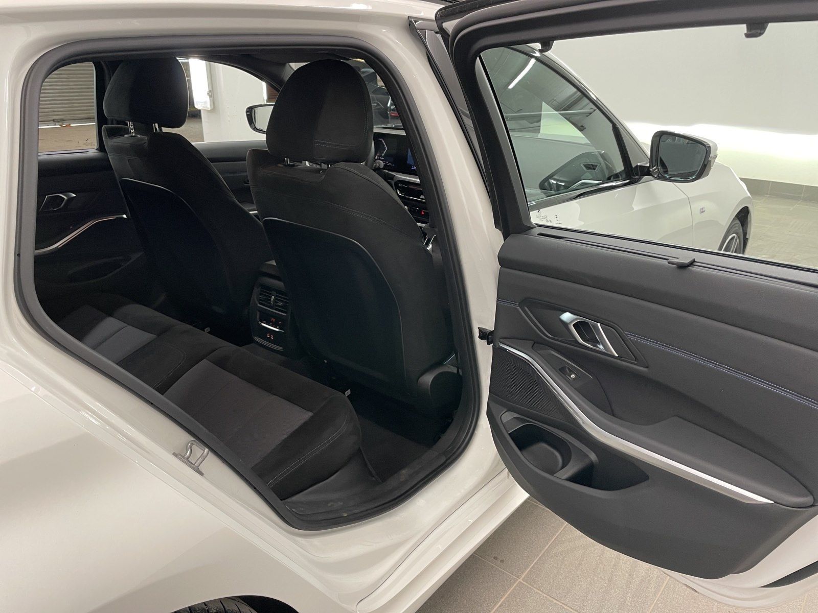 BMW 318i A Tour.M Sportpaket,AHK,HiFi,HuD,Kamera,etc foto 14