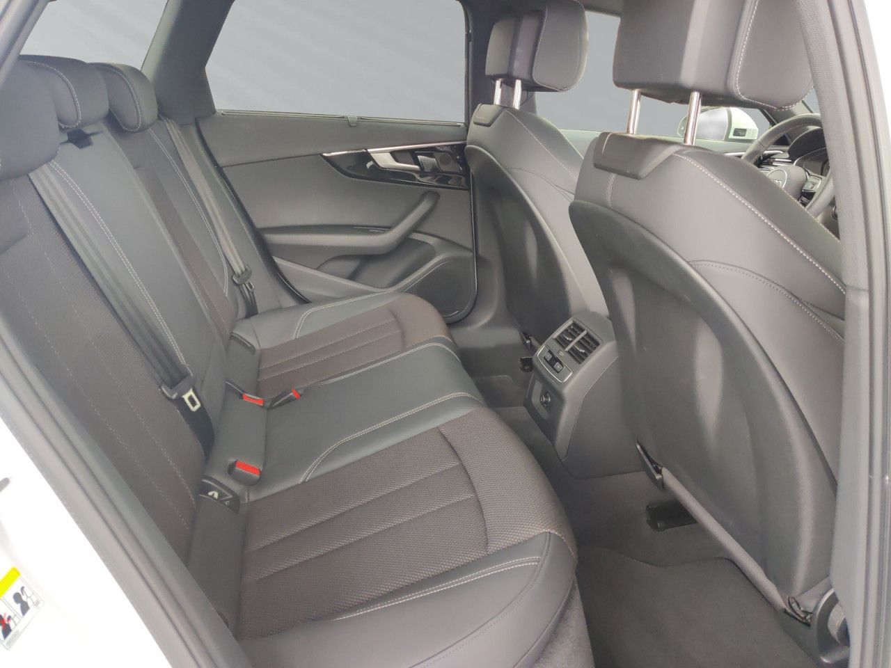 Audi A4 Avant S line S line 40 TFSI quattro 150(204) foto 11