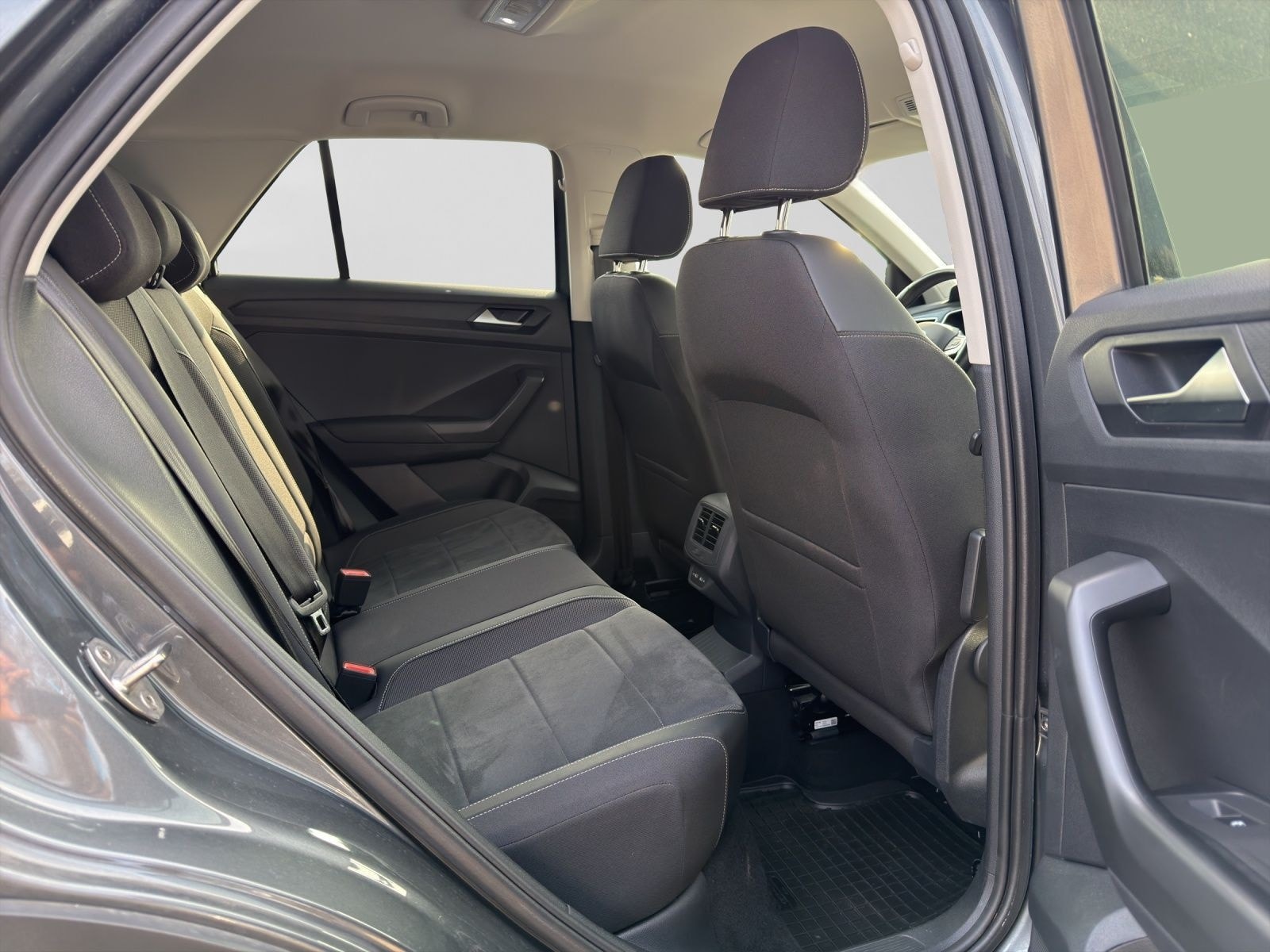 Volkswagen T-Roc 1.0 TSI STYLE LED SHZG NAVI PDC foto 6