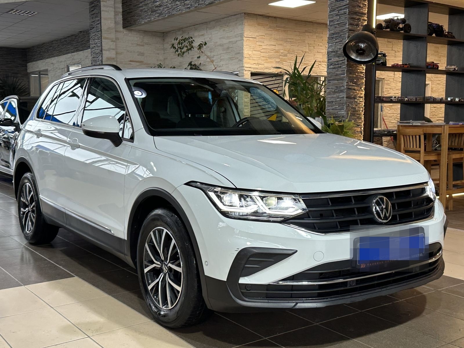 Volkswagen Tiguan Life*LED*4xSHZ*ACC*Navi*Massage*360Cam* foto 1