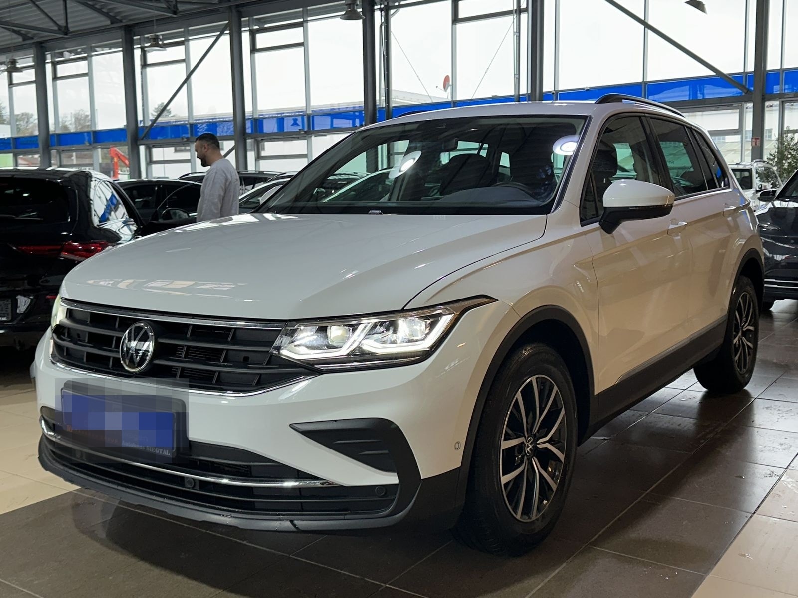 Volkswagen Tiguan Life*LED*4xSHZ*ACC*Navi*Massage*360Cam* foto 3