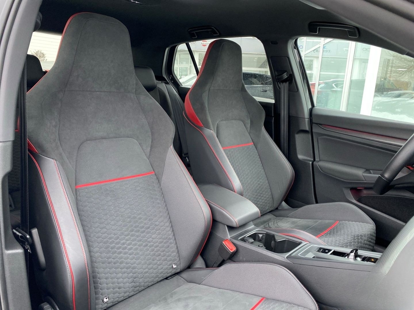 Volkswagen Golf VIII GTI Clubsport 2.0 Matrix H&K Kam Navi  foto 21