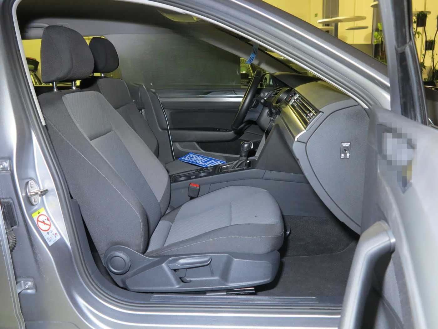 Volkswagen Passat Variant 2.0 TDI SCR DSG7 CONCEPTLINE Navi foto 11