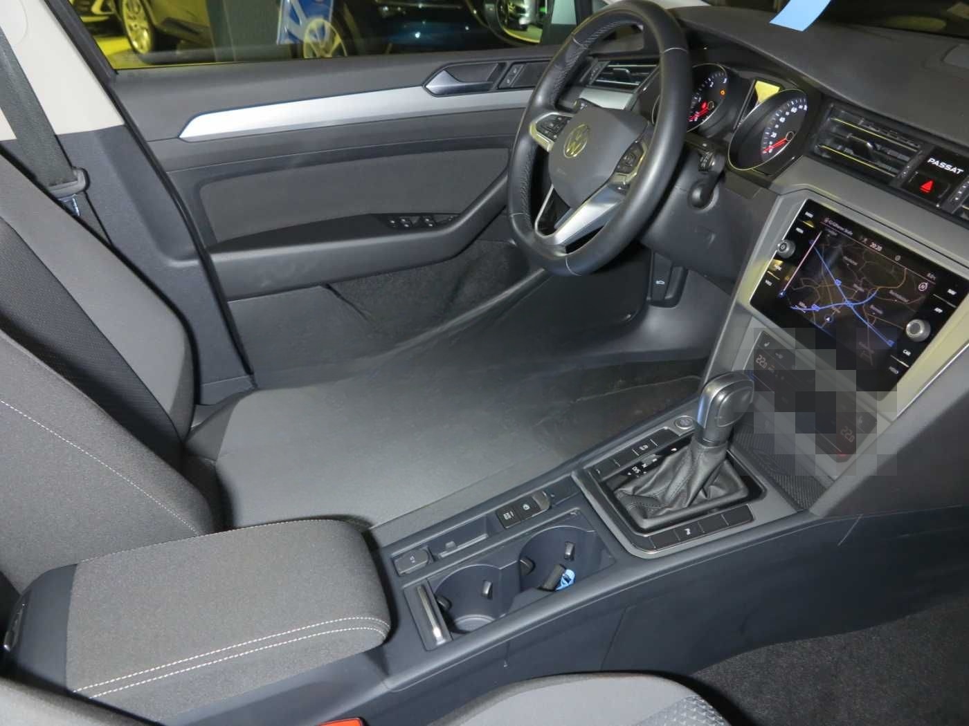 Volkswagen Passat Variant 2.0 TDI SCR DSG7 CONCEPTLINE Navi foto 4