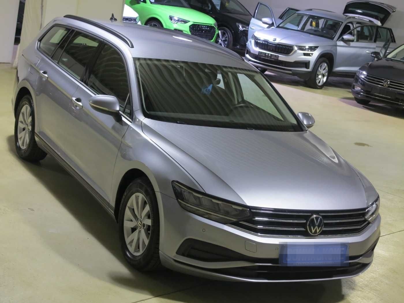 Volkswagen Passat Variant 2.0 TDI SCR DSG7 CONCEPTLINE Navi foto 9