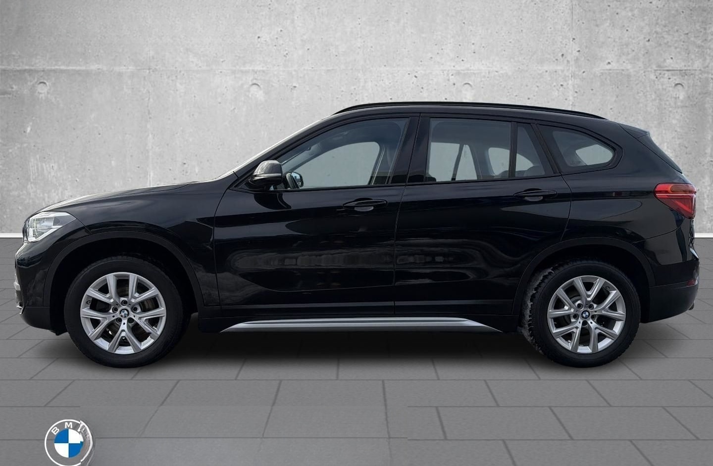 BMW X1 SDRIVE18I AHK-abnehmbar Navi LED ACC El. Heck foto 2