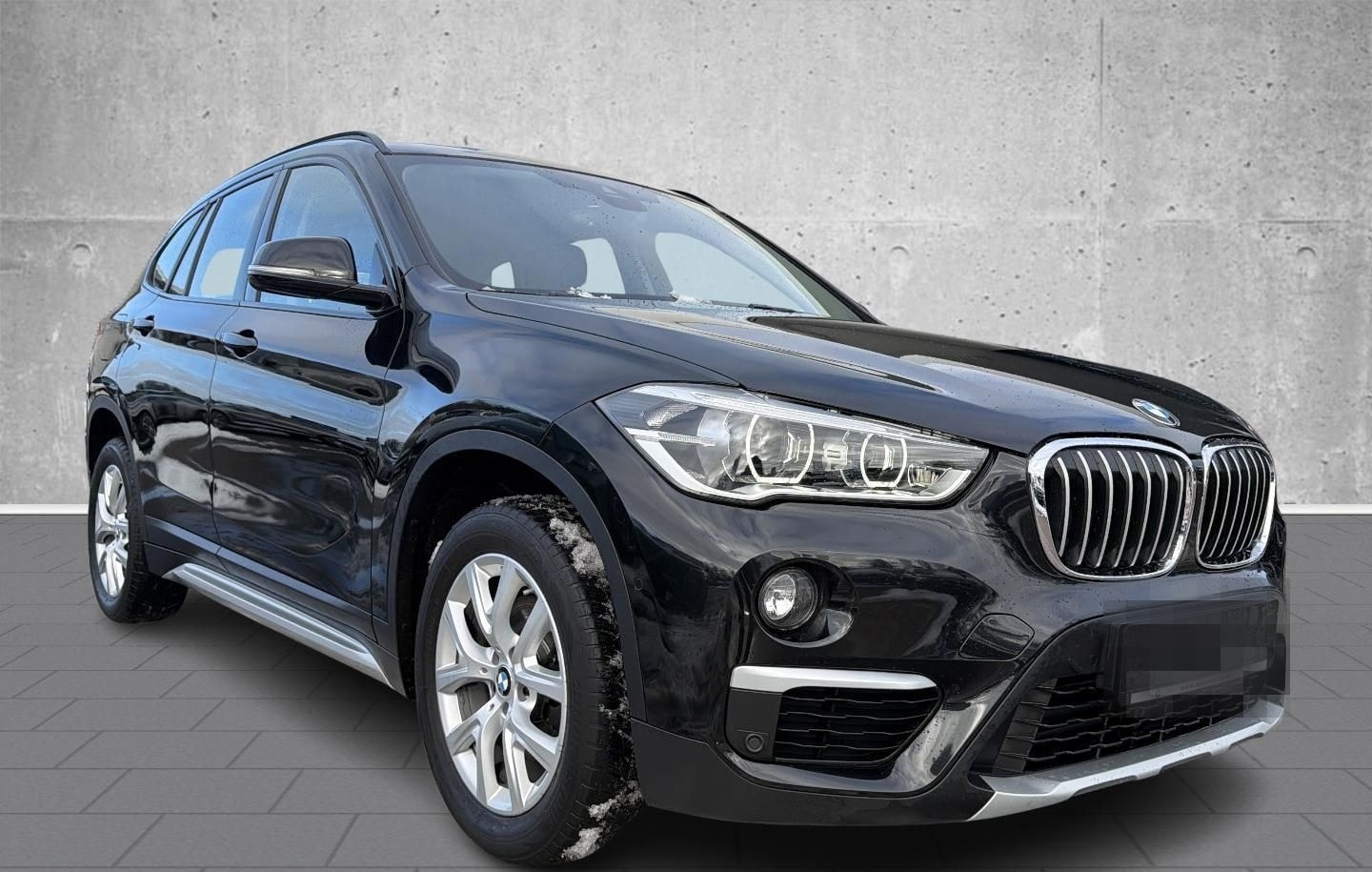 BMW X1 SDRIVE18I AHK-abnehmbar Navi LED ACC El. Heck foto 4