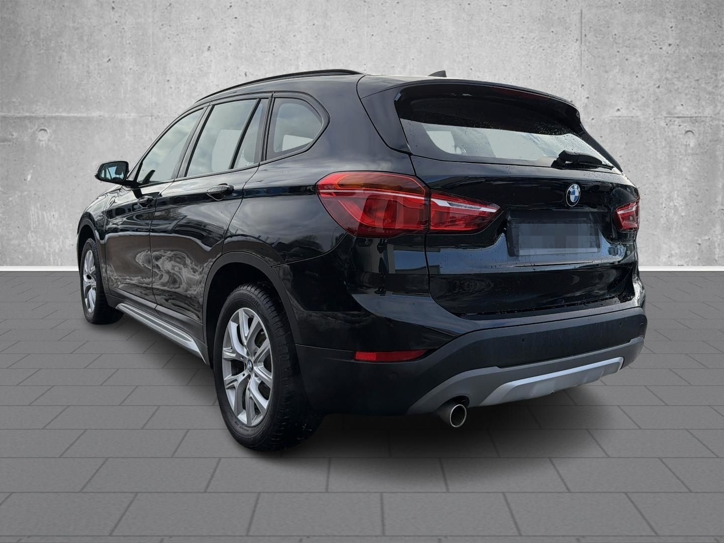 BMW X1 SDRIVE18I AHK-abnehmbar Navi LED ACC El. Heck foto 5