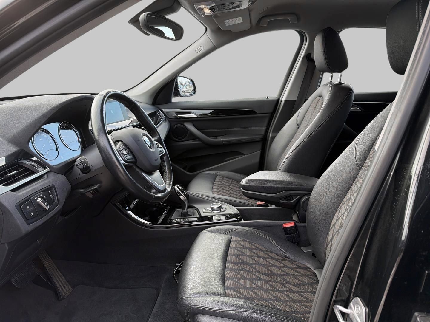 BMW X1 SDRIVE18I AHK-abnehmbar Navi LED ACC El. Heck foto 9