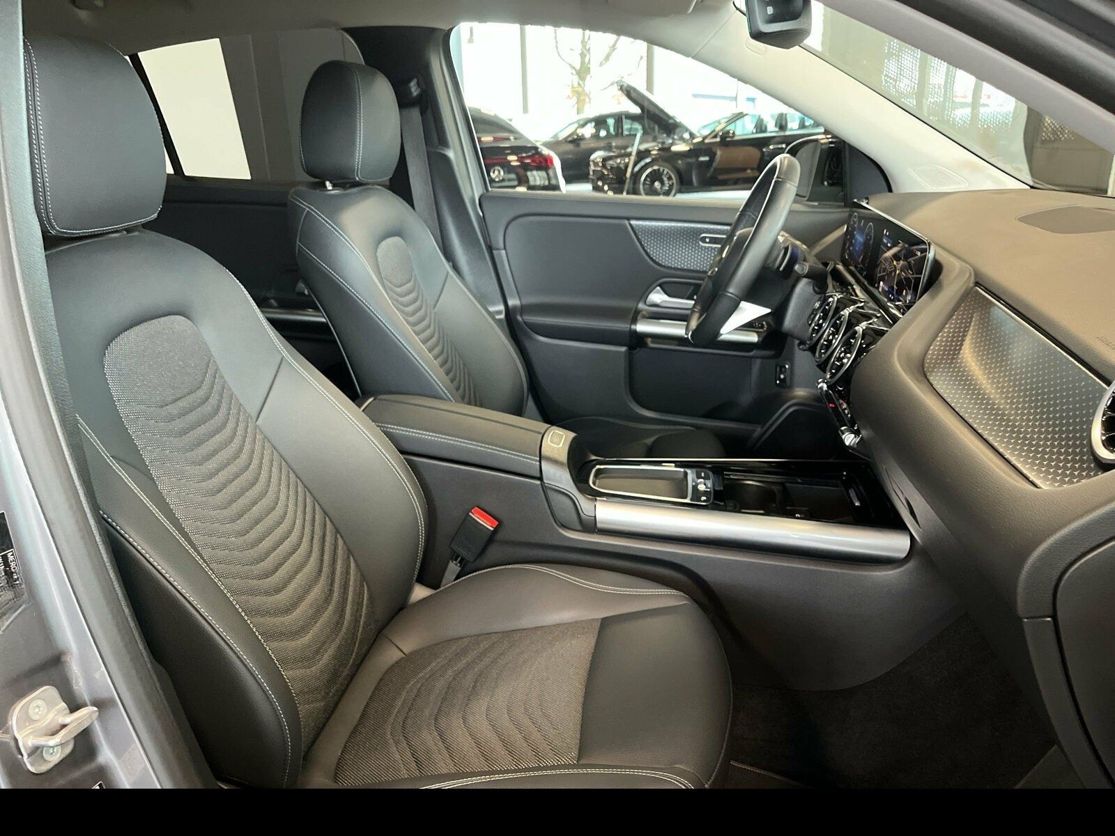 Mercedes-Benz GLA 180 Progressive LED/AHK/RFK/LHZG/Night-Paket foto 16