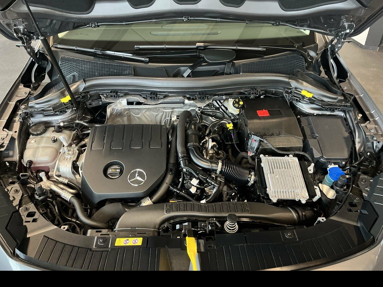 Mercedes-Benz GLA 180 Progressive LED/AHK/RFK/LHZG/Night-Paket foto 18