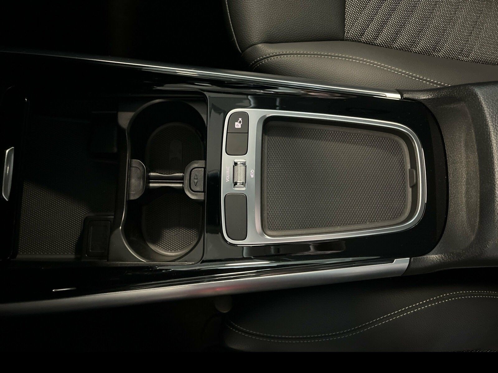 Mercedes-Benz GLA 180 Progressive LED/AHK/RFK/LHZG/Night-Paket foto 24