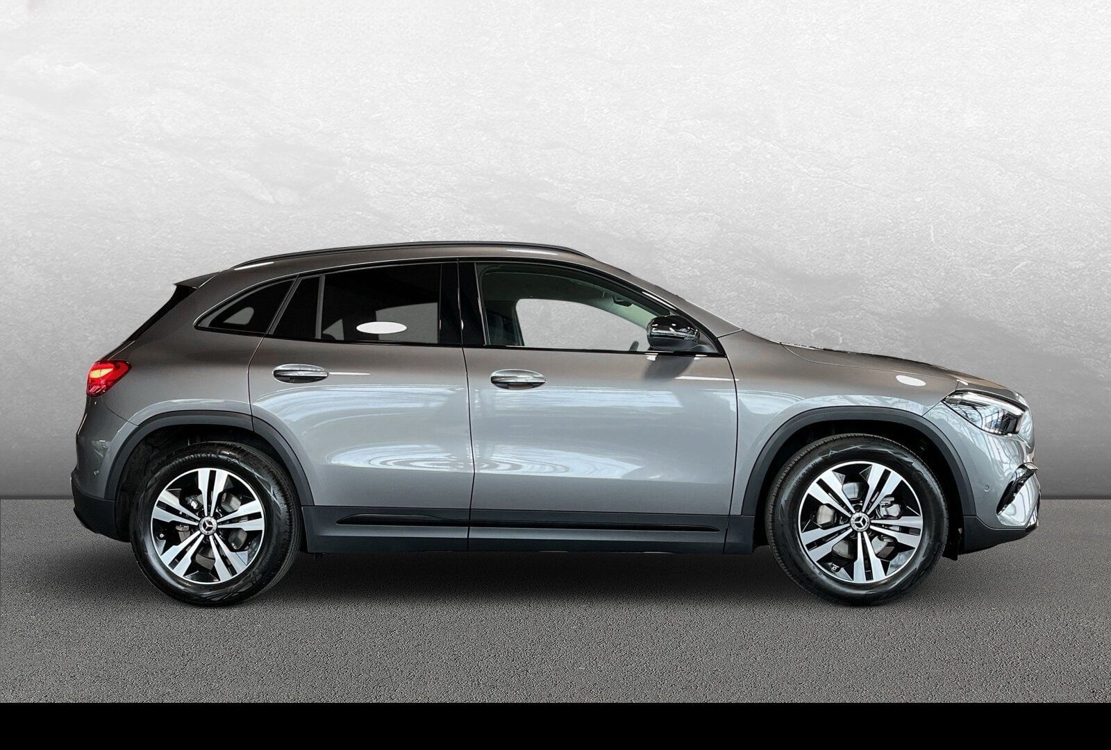 Mercedes-Benz GLA 180 Progressive LED/AHK/RFK/LHZG/Night-Paket foto 5