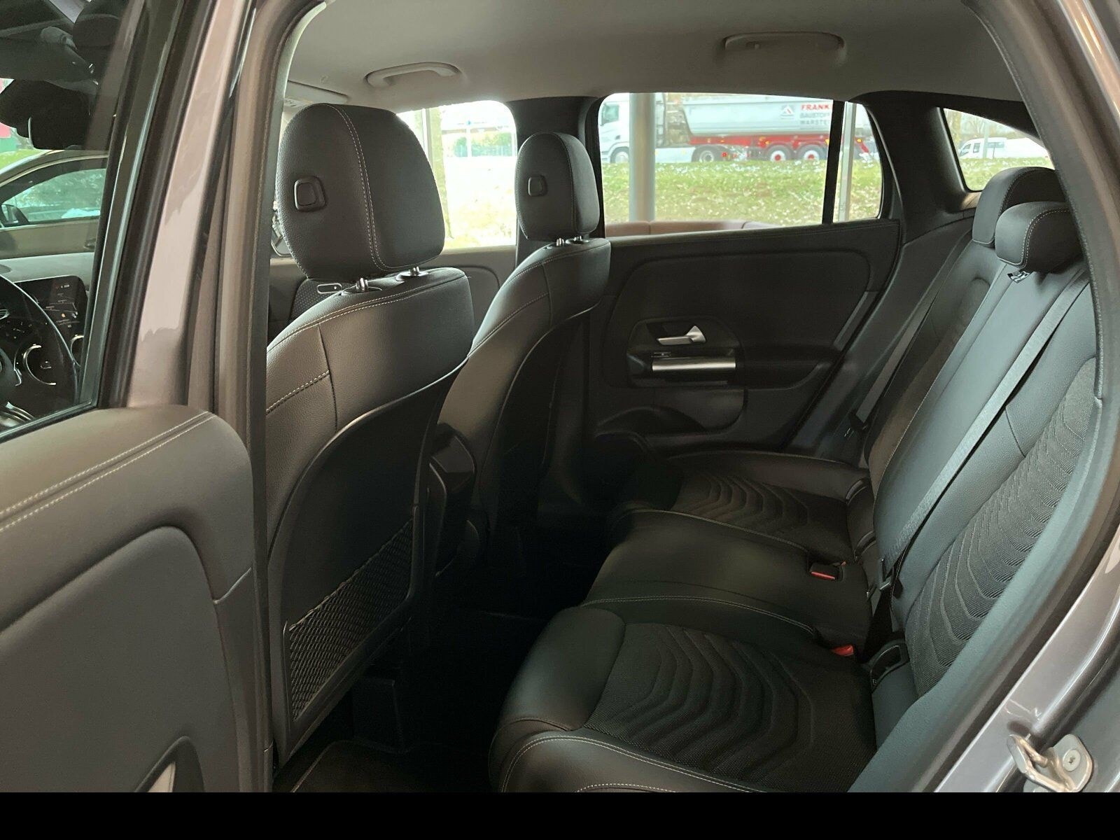 Mercedes-Benz GLA 180 Progressive LED/AHK/RFK/LHZG/Night-Paket foto 7