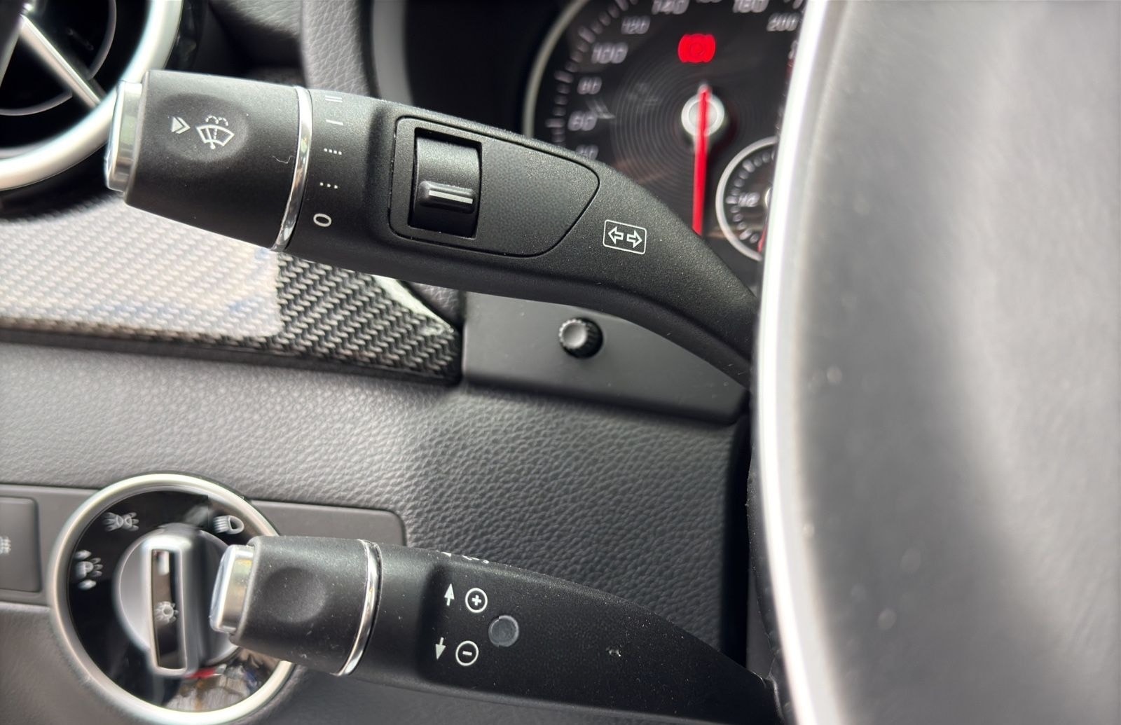 Mercedes-Benz B250 AMG Line PANO NAVI LEDER LED KAMERA CARBON foto 19