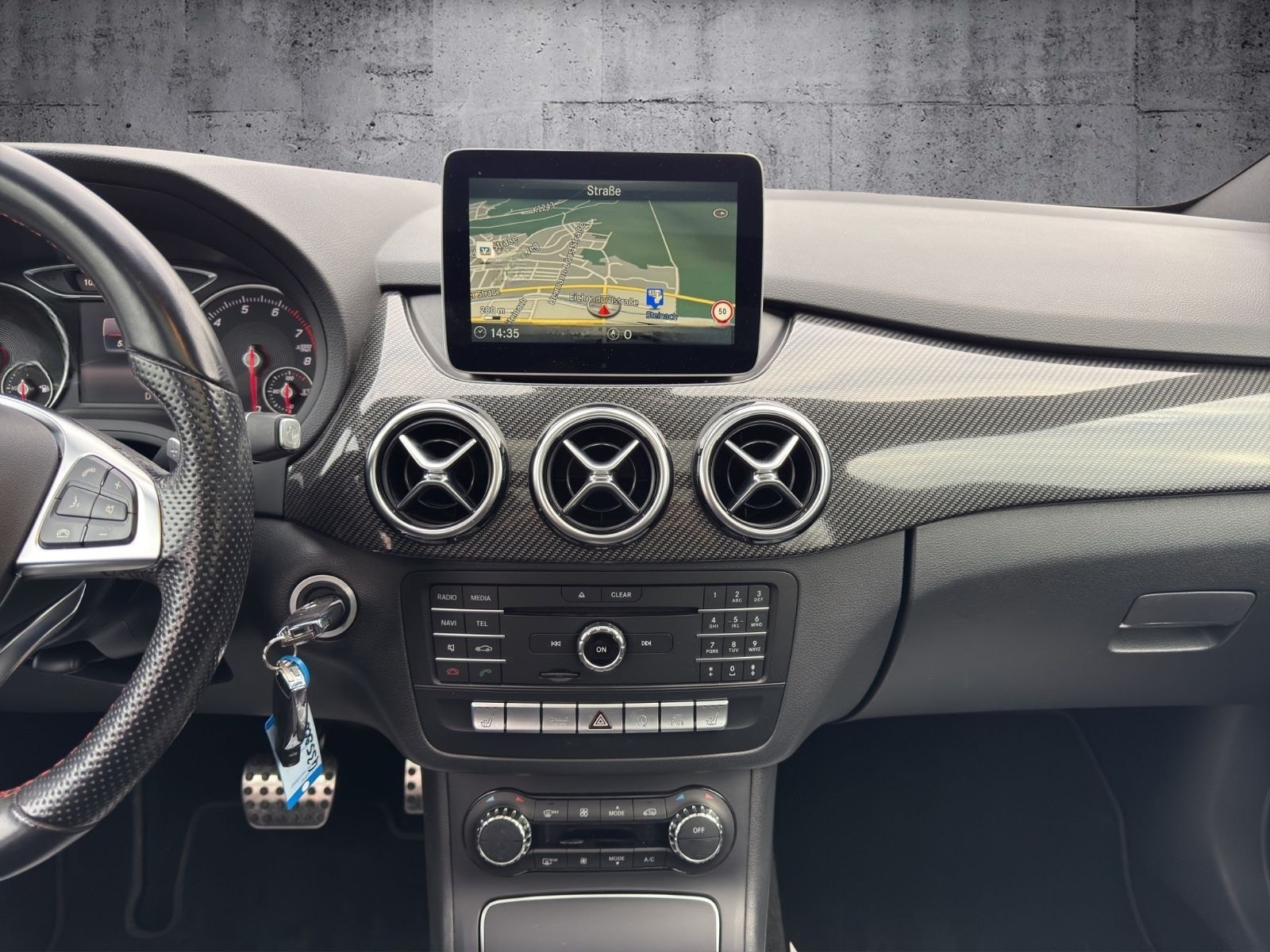 Mercedes-Benz B250 AMG Line PANO NAVI LEDER LED KAMERA CARBON foto 24