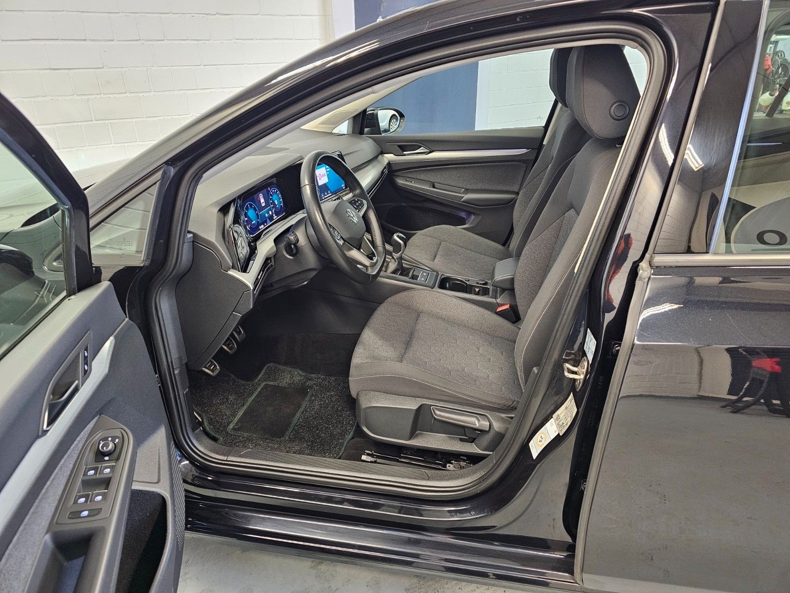 Volkswagen Golf VIII Lim. 2.0 TDI Move + AHK/1.Hand/VC foto 9