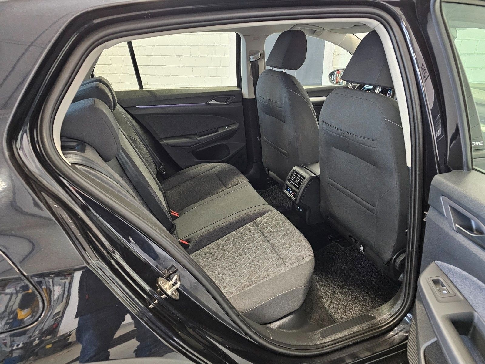 Volkswagen Golf VIII Lim. 2.0 TDI Move + AHK/1.Hand/VC foto 10