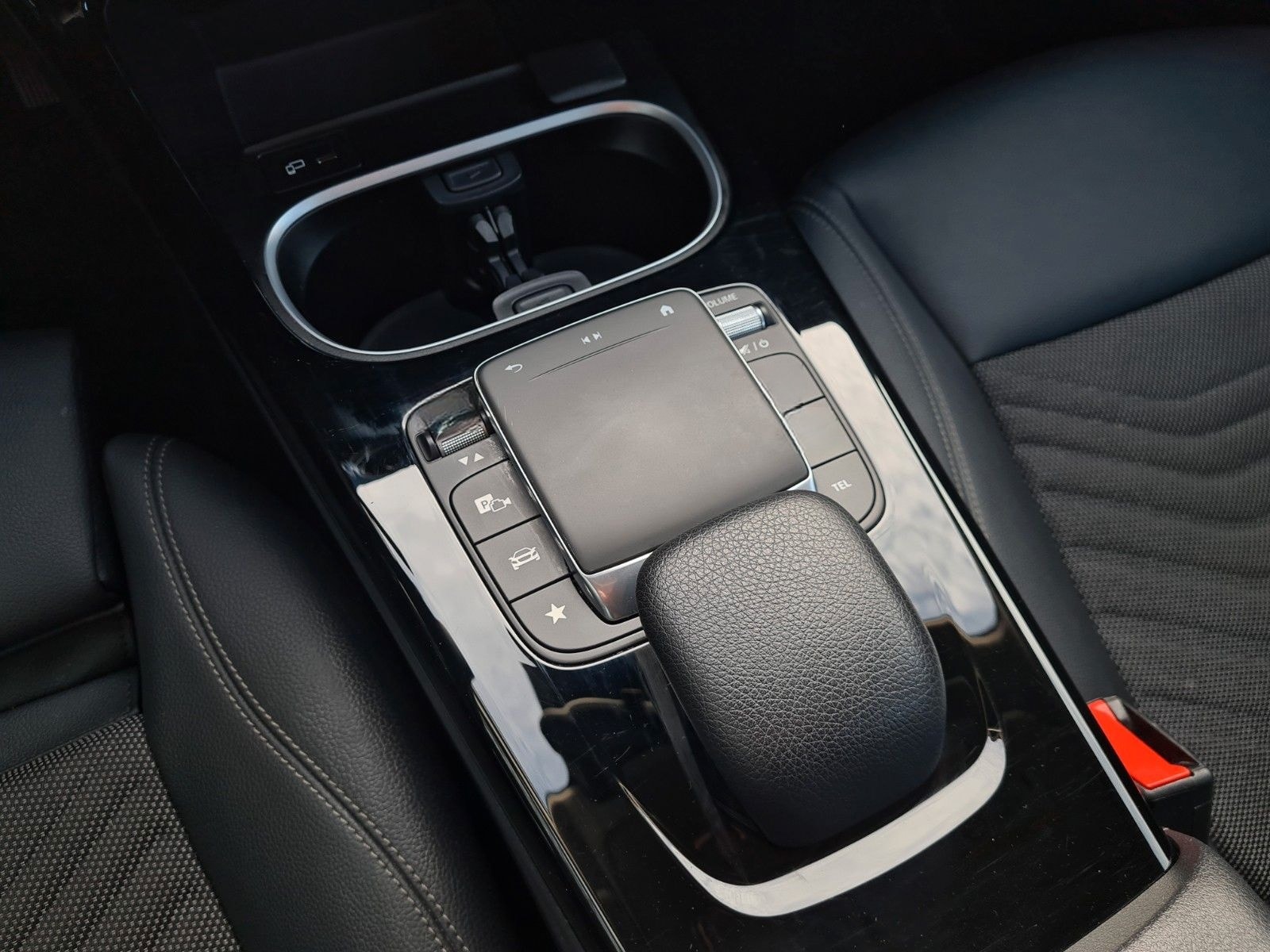 Mercedes-Benz CLA 180 SB 7G AUT - NAVI - 8 x ALU - foto 18