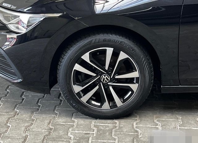 Volkswagen Golf VIII 1.5 TSI United Navi ACC STHZ SZH v+h foto 4