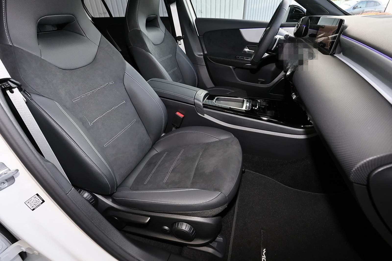 Mercedes-Benz A 200 AMG MBUX+RüKam+M-LED+Pano+AHK+Distronic foto 4