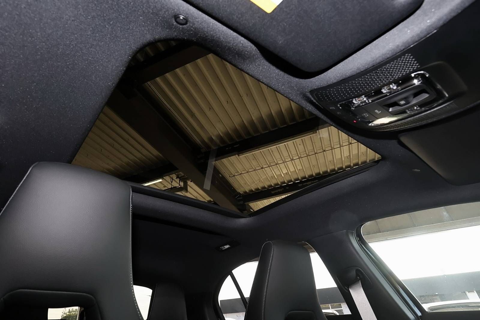 Mercedes-Benz A 200 AMG MBUX+RüKam+M-LED+Pano+Night+Keyless-Go foto 7